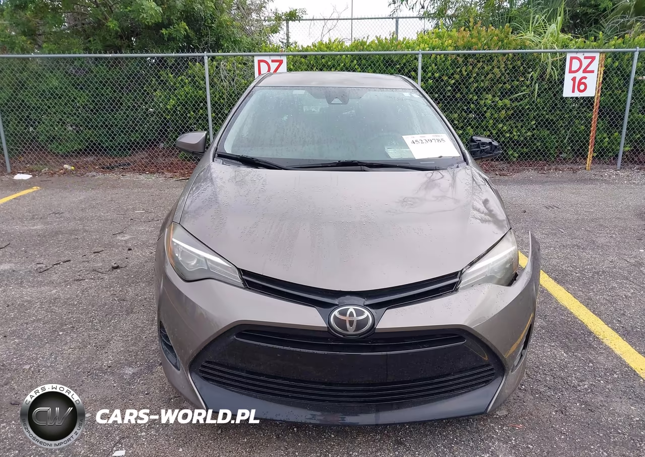 2017 Toyota Corolla Le VIN:5YFBURHE9HP580710 - 6