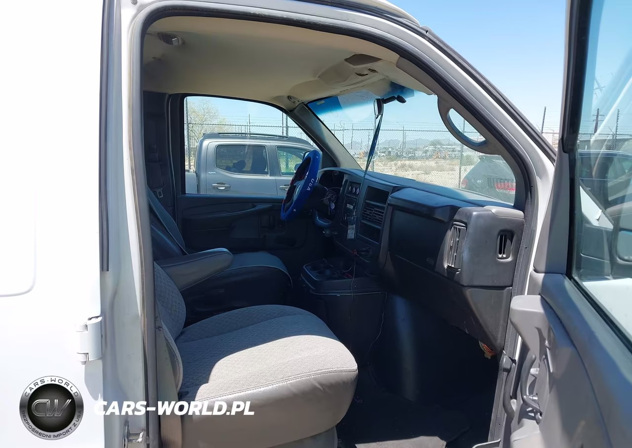 2008 Chevrolet Express Work Van VIN:1GCFG15X181140923 - 5