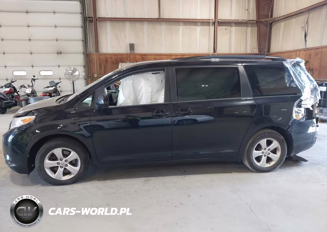 2015 Toyota Sienna Le 8 Passenger VIN:5TDKK3DC4FS640209 - 14