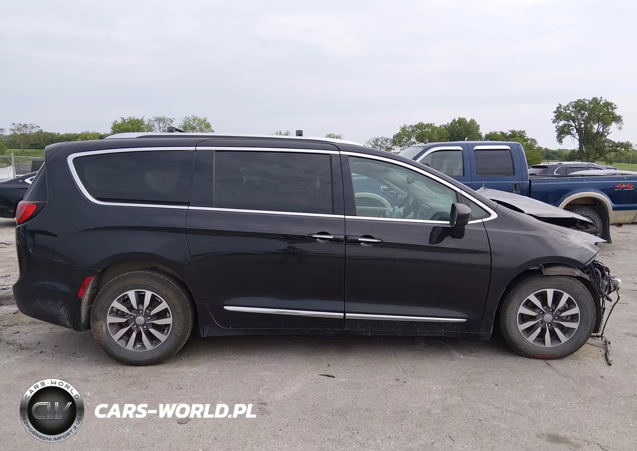 2020 Chrysler Pacifica Touring L Plus VIN:2C4RC1EG0LR126749 - 14