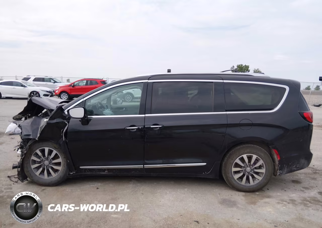 2020 Chrysler Pacifica Touring L Plus VIN:2C4RC1EG0LR126749 - 15