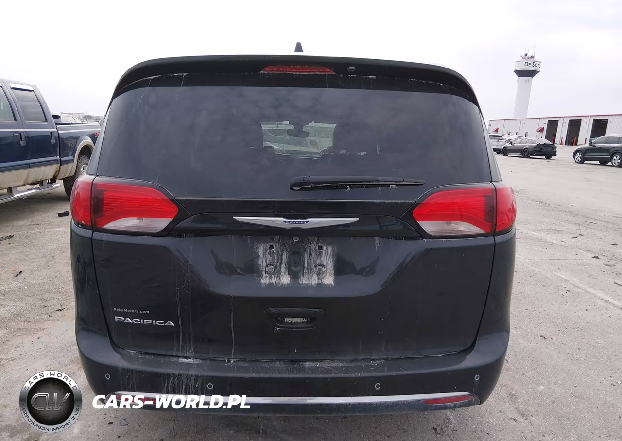 2020 Chrysler Pacifica Touring L Plus VIN:2C4RC1EG0LR126749 - 17