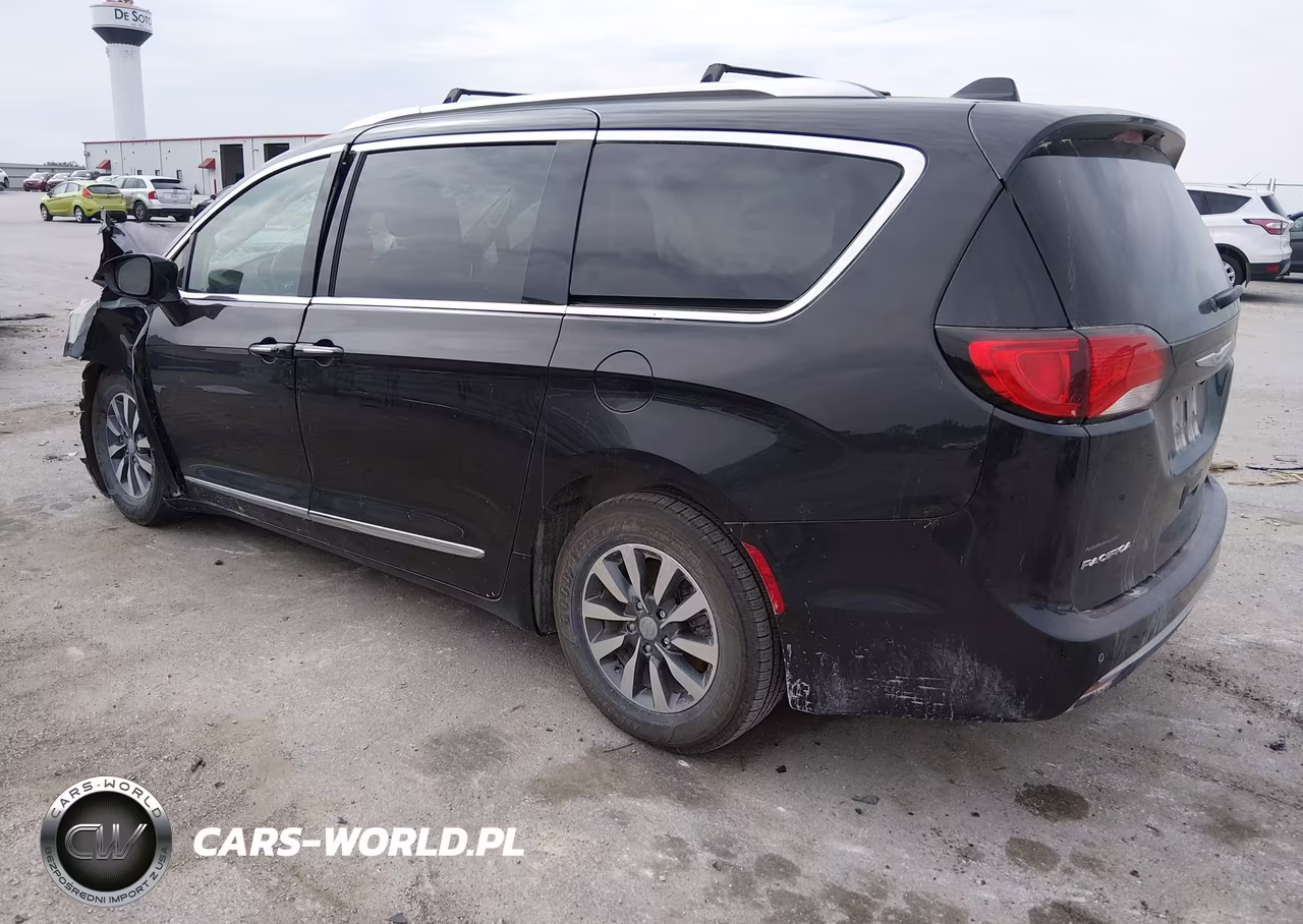 2020 Chrysler Pacifica Touring L Plus VIN:2C4RC1EG0LR126749 - 3