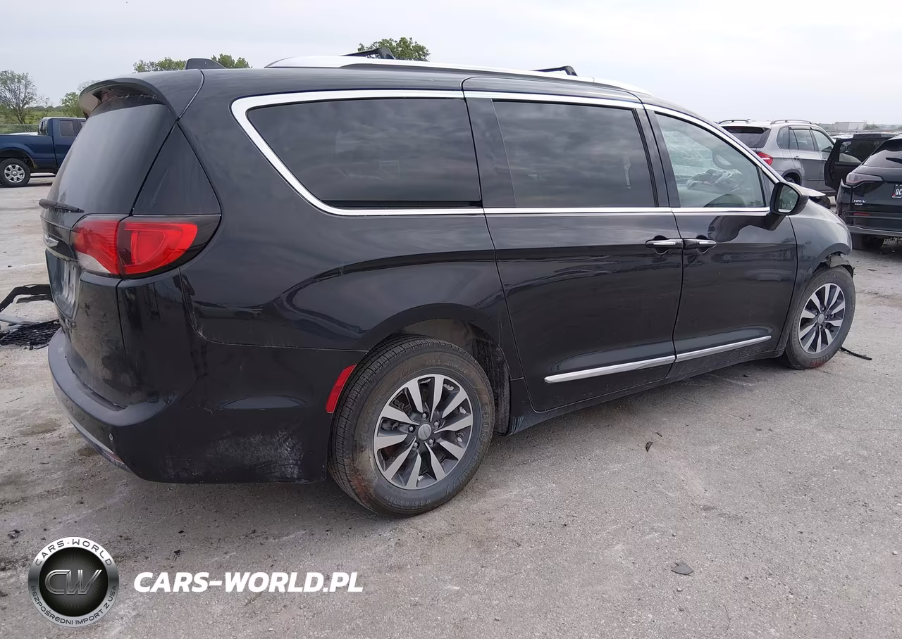 2020 Chrysler Pacifica Touring L Plus VIN:2C4RC1EG0LR126749 - 4