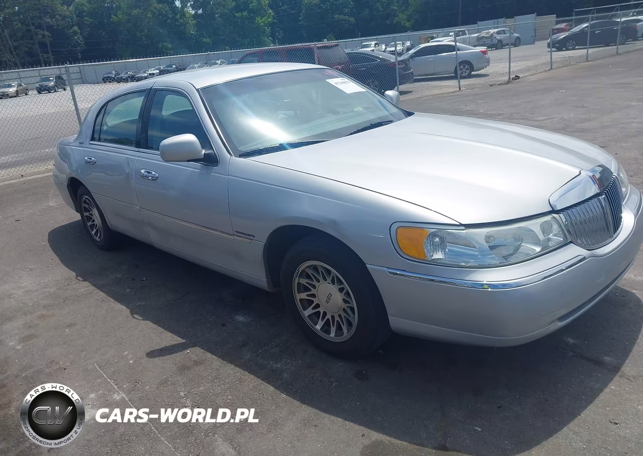 2001 Lincoln Town Car Signature