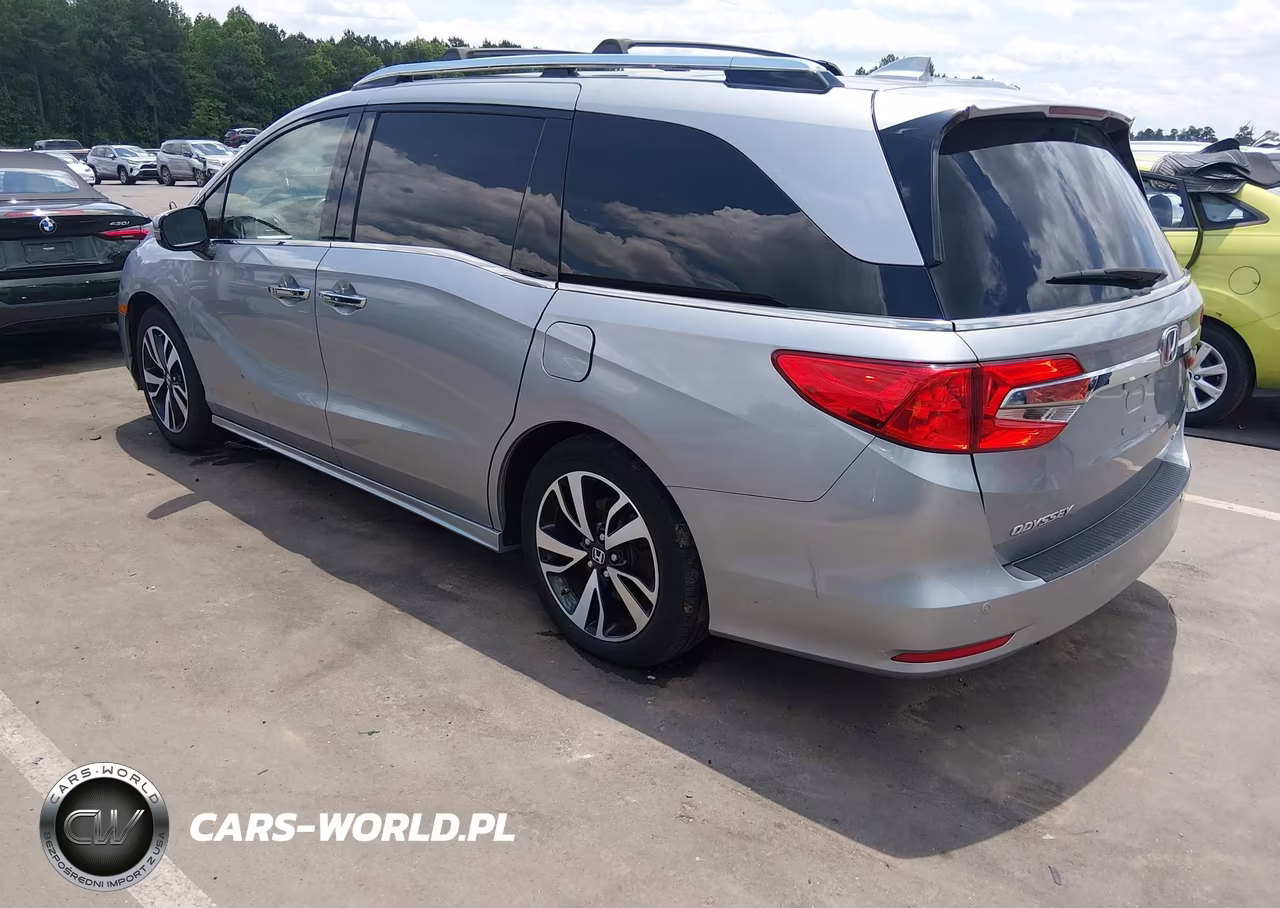 2018 Honda Odyssey Elite VIN:5FNRL6H99JB058339 - 3