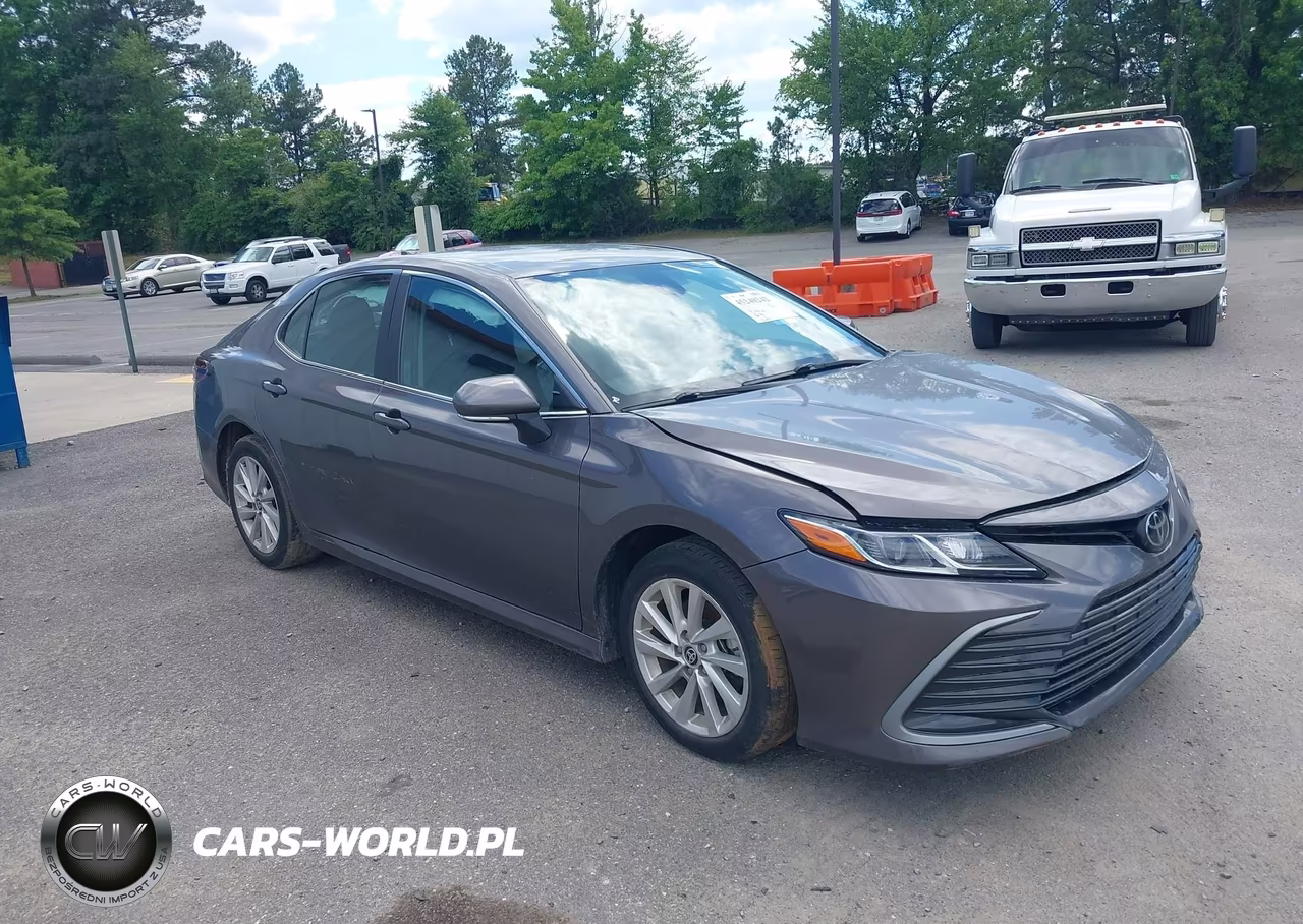 2024 Toyota Camry Le – zdjęcie 1 z 16