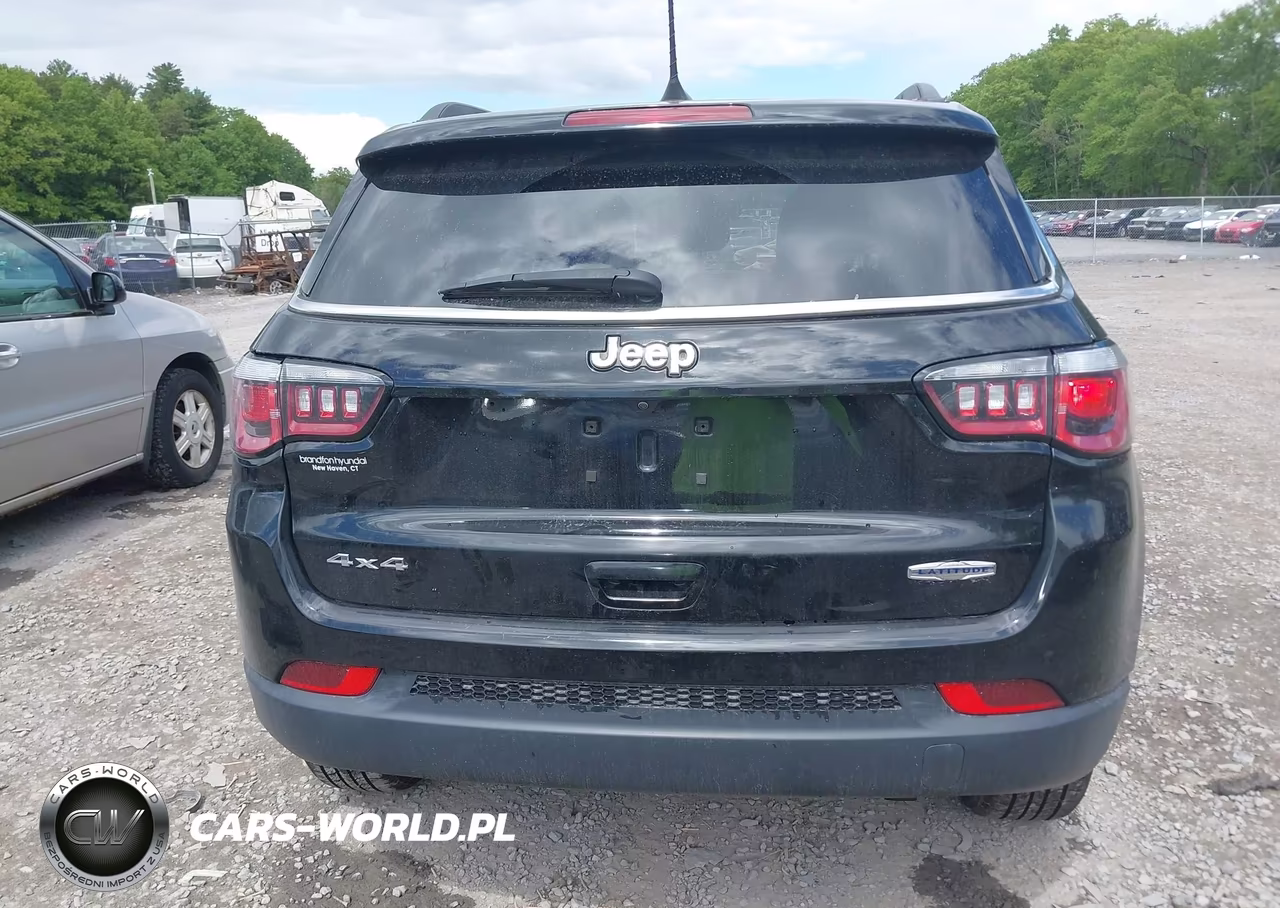 2019 Jeep Compass Latitude 4X4 VIN:3C4NJDBB3KT760891 - 16