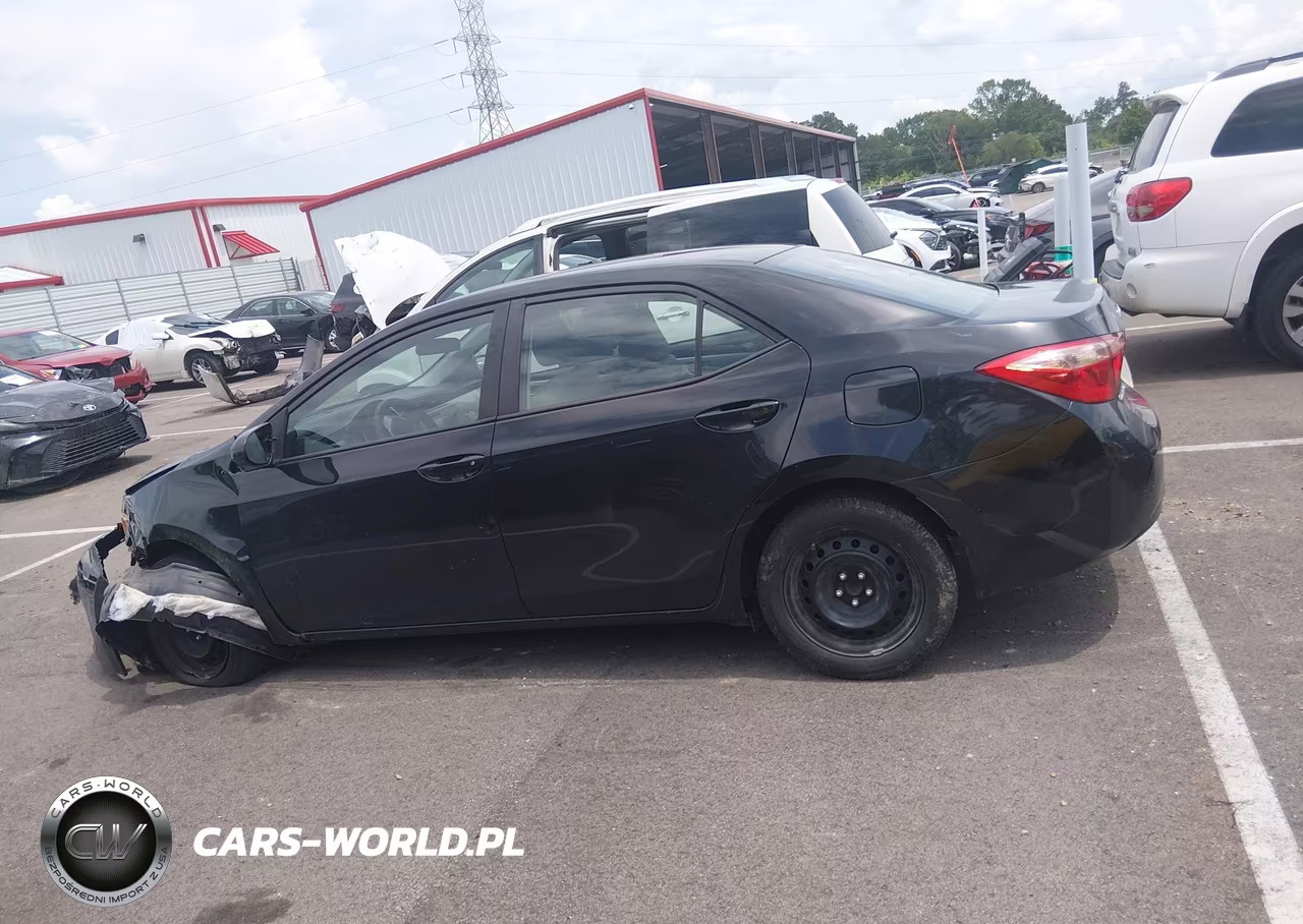 2017 Toyota Corolla Le VIN:5YFBURHE3HP676297 - 14