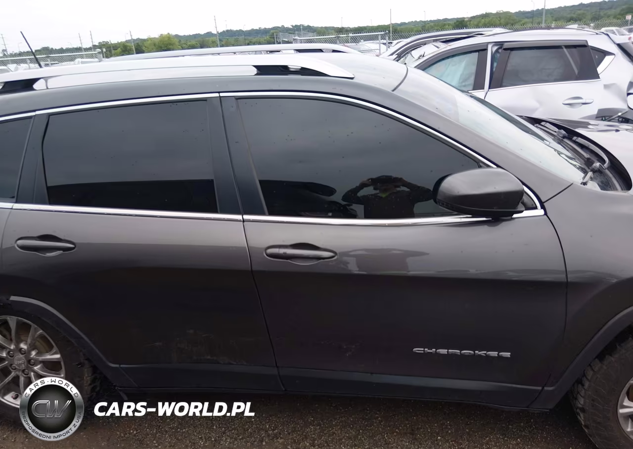 2019 Jeep Cherokee Latitude Plus 4X4 VIN:1C4PJMLB4KD402728 - 13