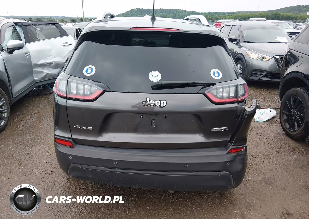 2019 Jeep Cherokee Latitude Plus 4X4 VIN:1C4PJMLB4KD402728 - 16