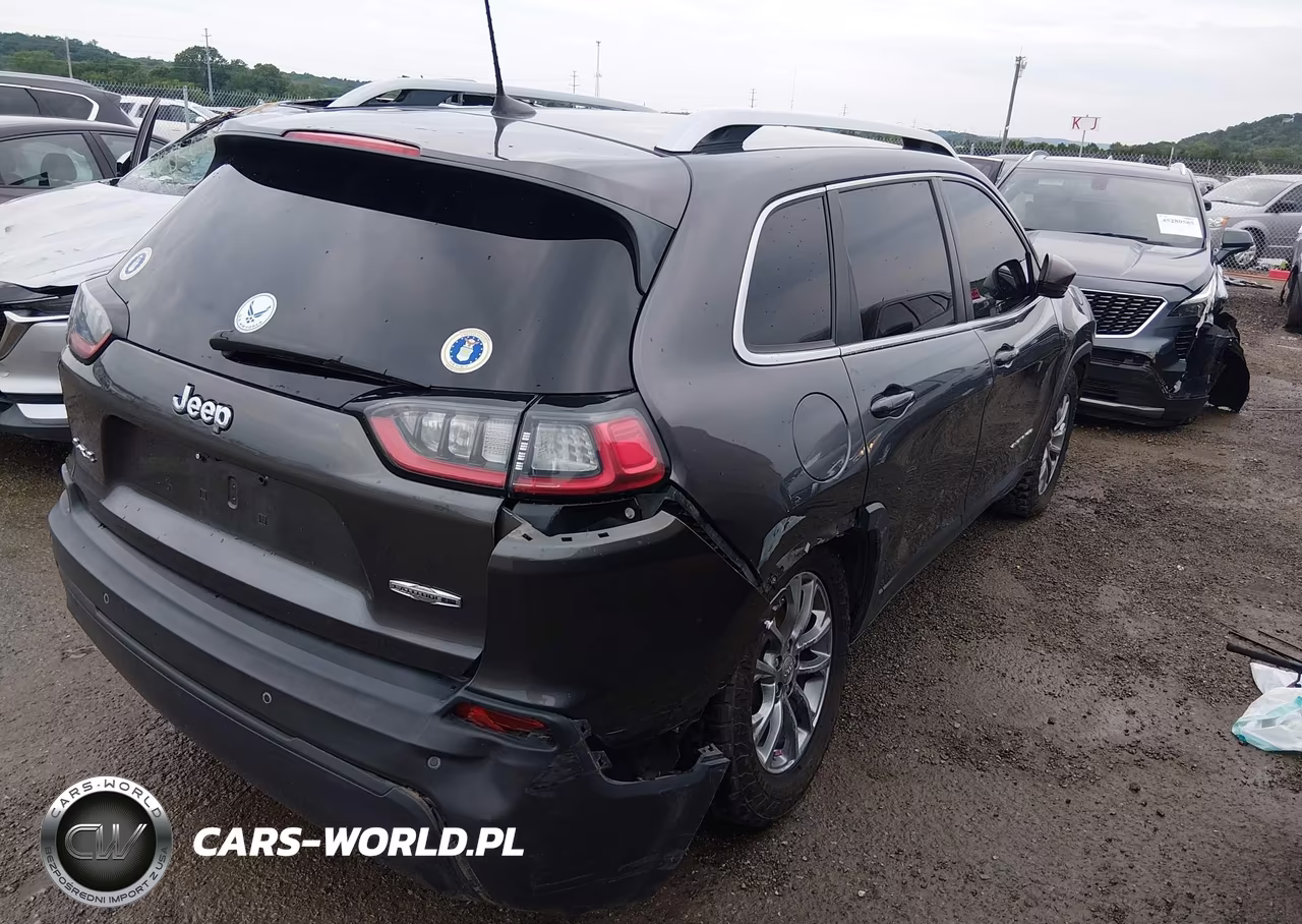 2019 Jeep Cherokee Latitude Plus 4X4 VIN:1C4PJMLB4KD402728 - 4