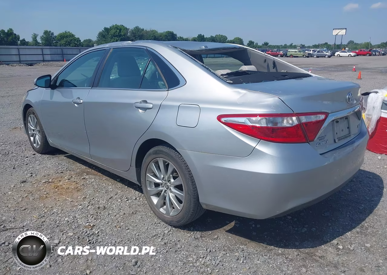2015 Toyota Camry Xle VIN:4T4BF1FK5FR508084 - 3