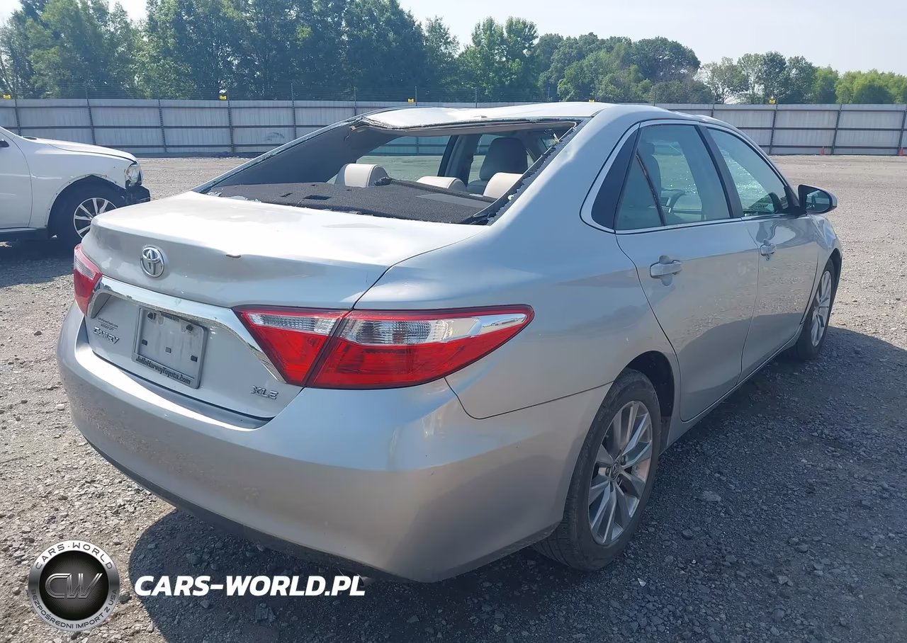 2015 Toyota Camry Xle VIN:4T4BF1FK5FR508084 - 4