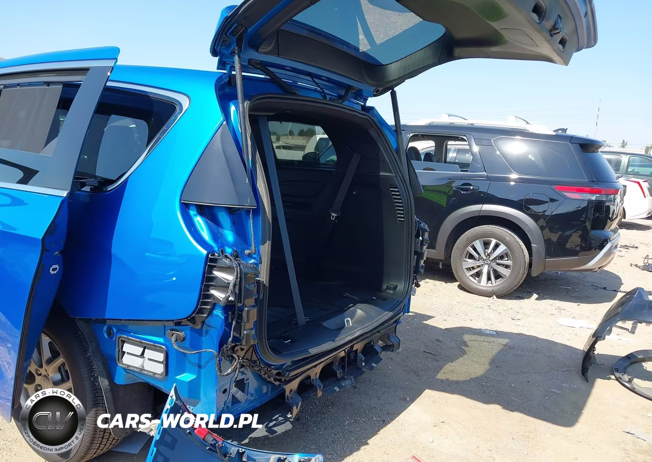 2026 Chrysler Pacifica Select VIN:2C4RC1BG0TR236219 - 6