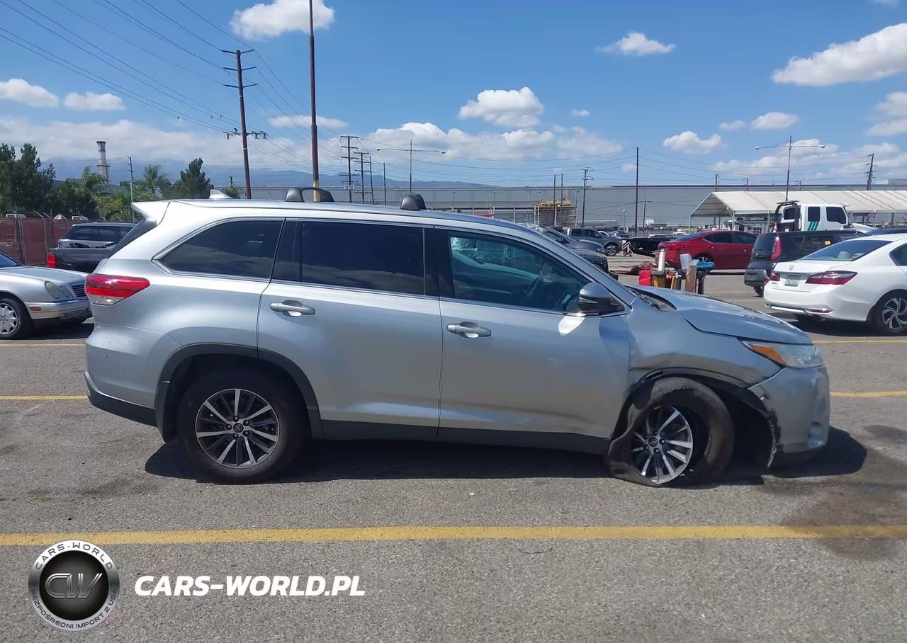 2019 Toyota Highlander Xle VIN:5TDJZRFH4KS588089 - 13