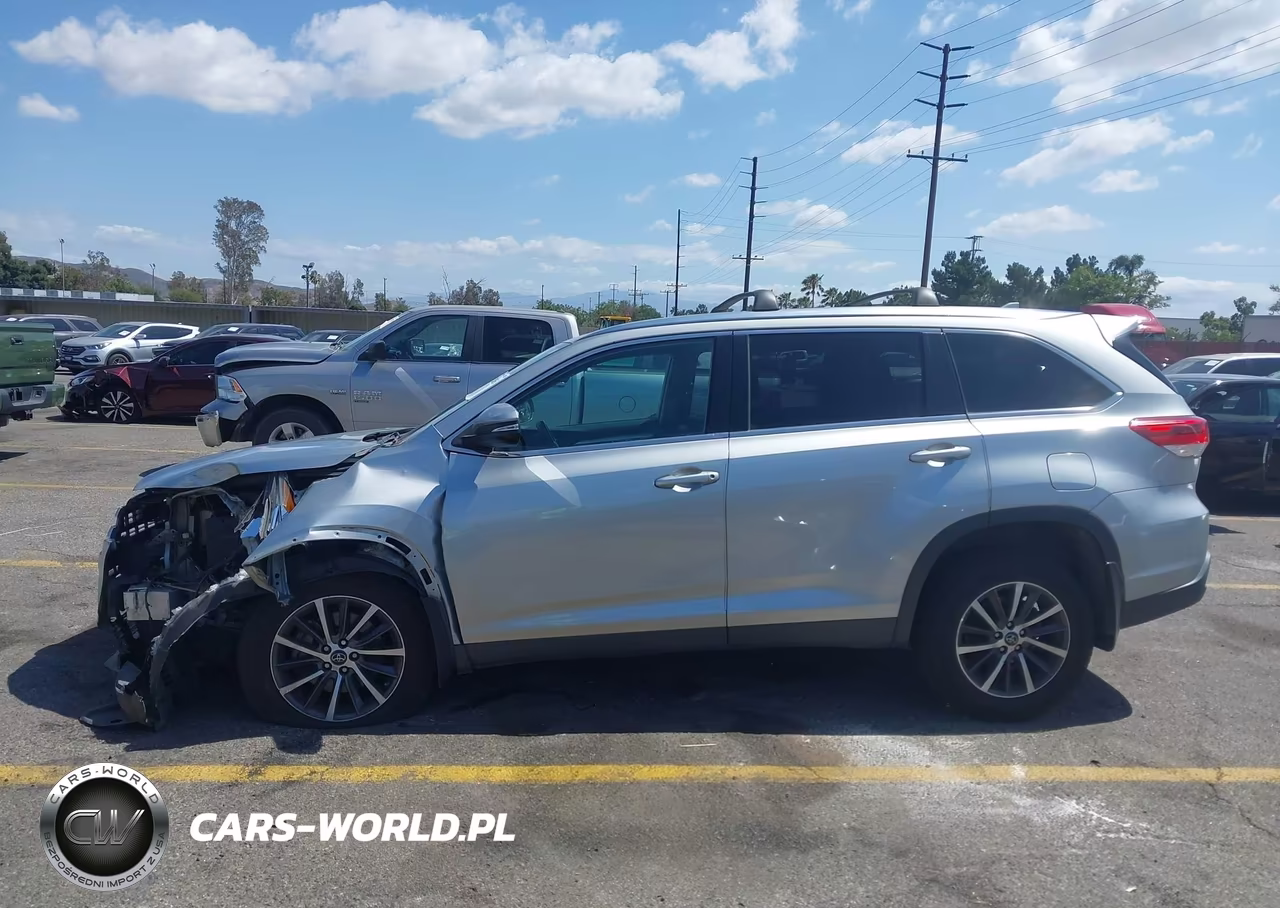 2019 Toyota Highlander Xle VIN:5TDJZRFH4KS588089 - 14