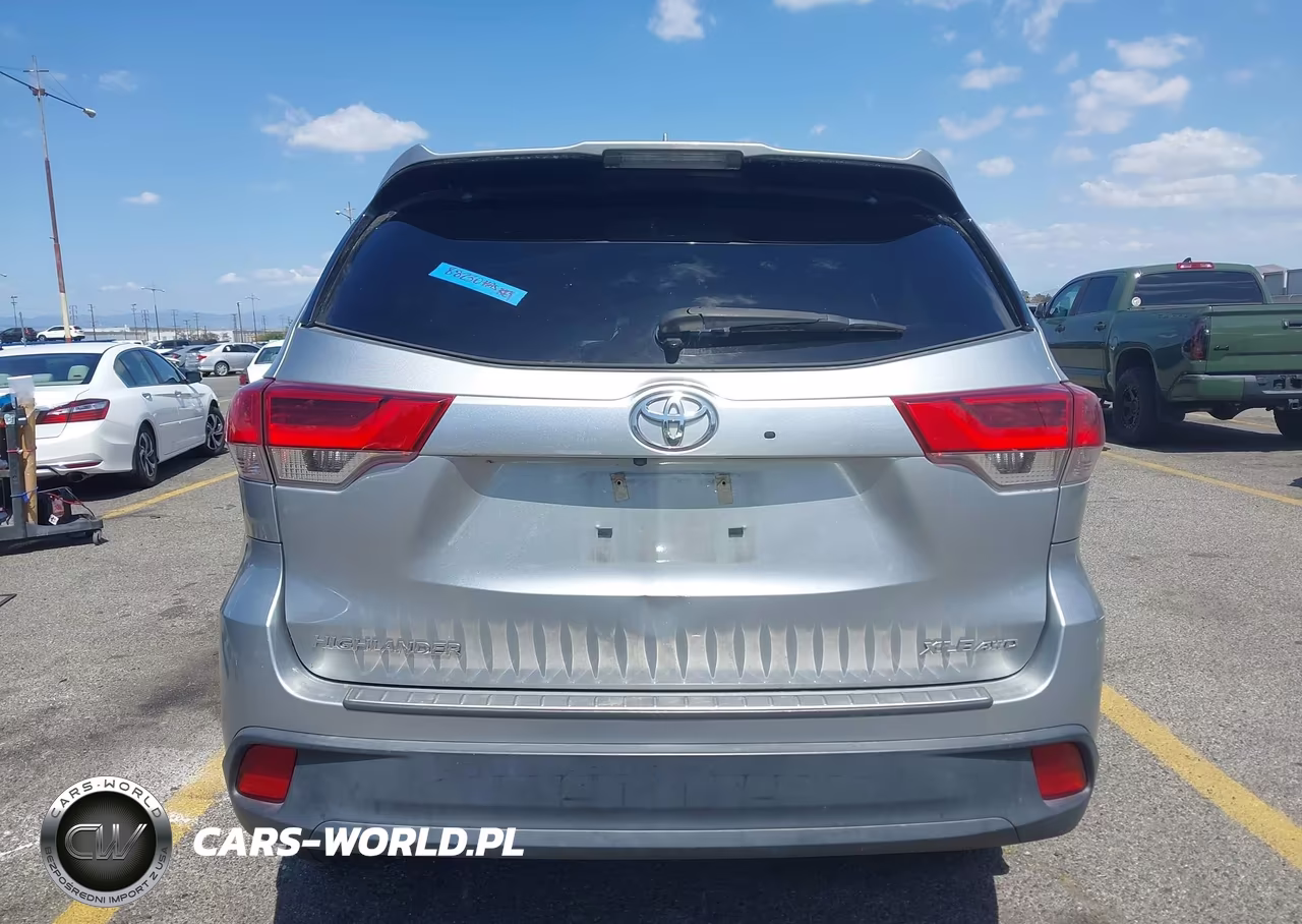 2019 Toyota Highlander Xle VIN:5TDJZRFH4KS588089 - 16