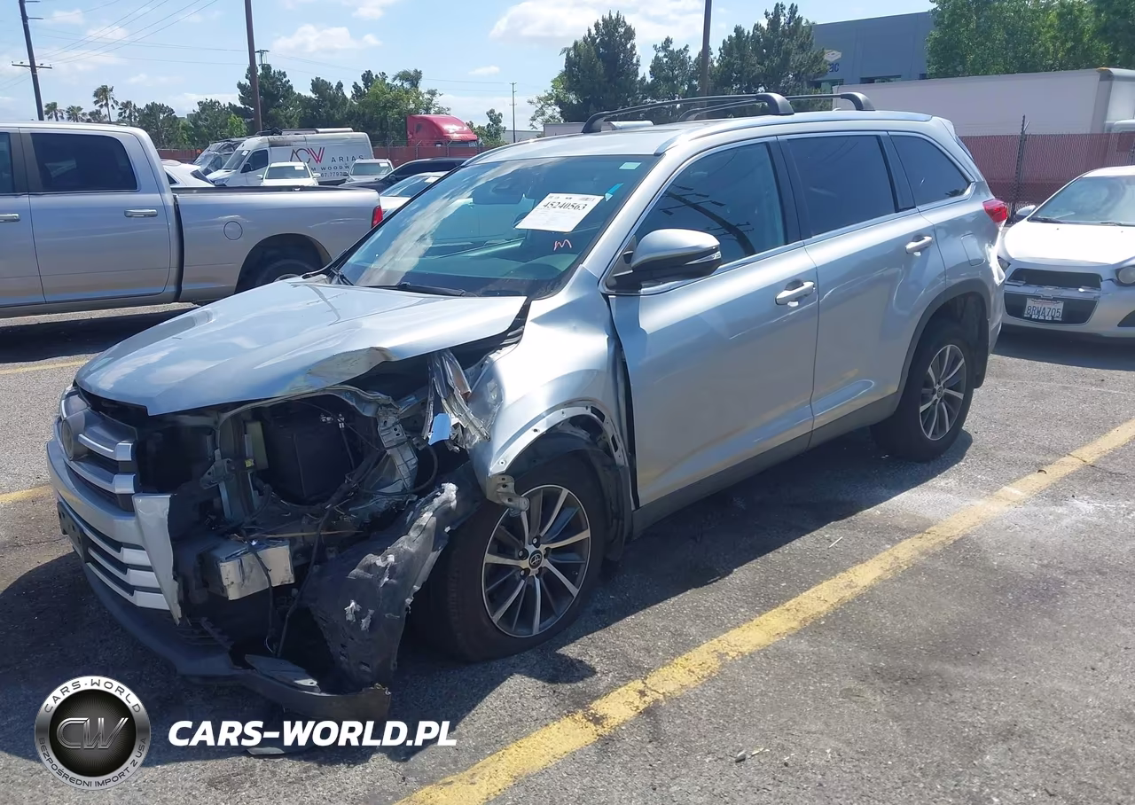 2019 Toyota Highlander Xle VIN:5TDJZRFH4KS588089 - 2