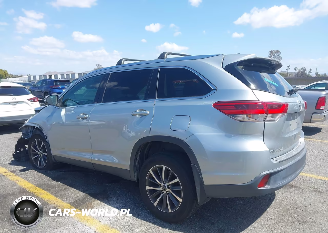 2019 Toyota Highlander Xle VIN:5TDJZRFH4KS588089 - 3