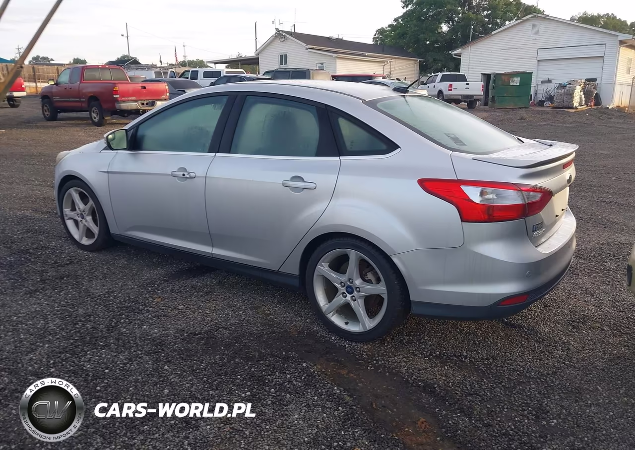 2014 Ford Focus Titanium VIN:1FADP3J24EL422654 - 3