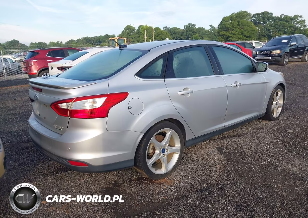 2014 Ford Focus Titanium VIN:1FADP3J24EL422654 - 4