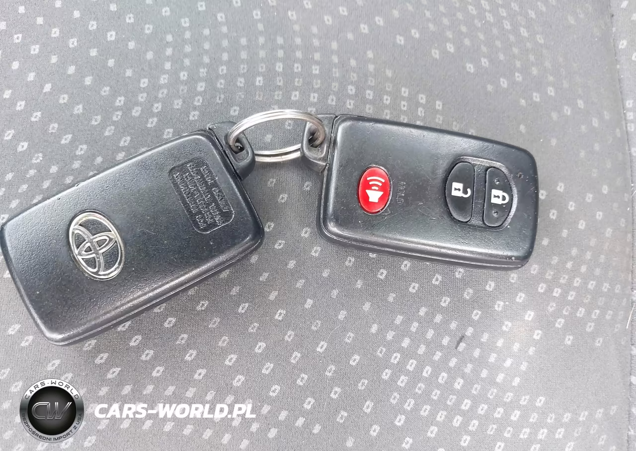 2013 Toyota Prius V Two VIN:JTDZN3EU5D3290083 - 11