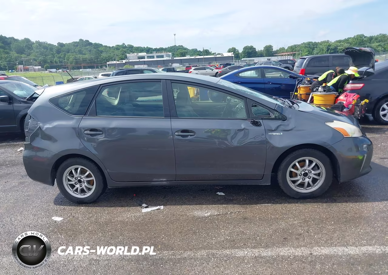 2013 Toyota Prius V Two VIN:JTDZN3EU5D3290083 - 13