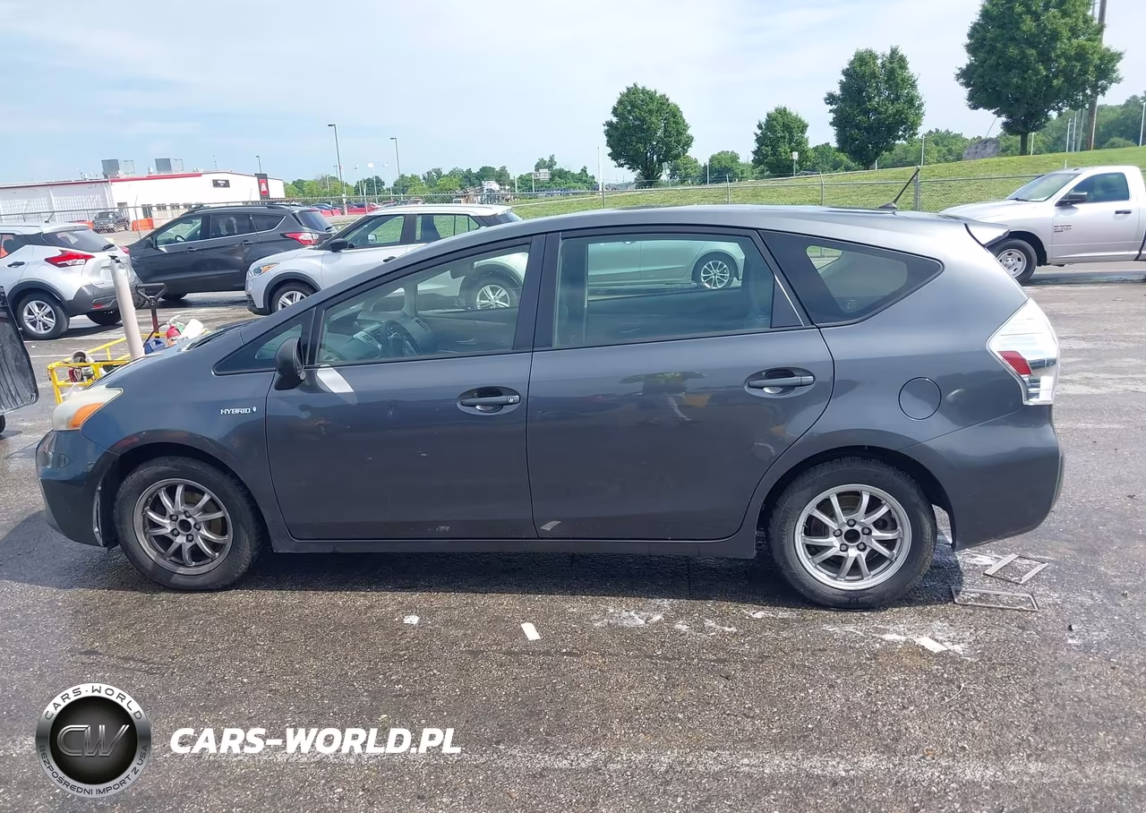 2013 Toyota Prius V Two VIN:JTDZN3EU5D3290083 - 14