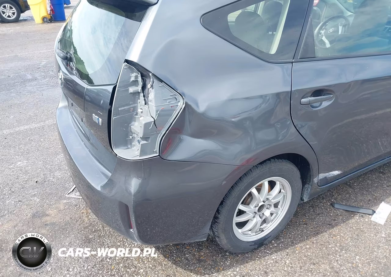 2013 Toyota Prius V Two VIN:JTDZN3EU5D3290083 - 17