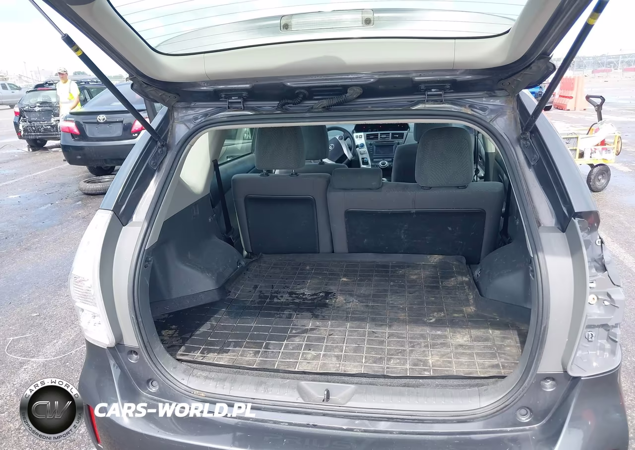 2013 Toyota Prius V Two VIN:JTDZN3EU5D3290083 - 18