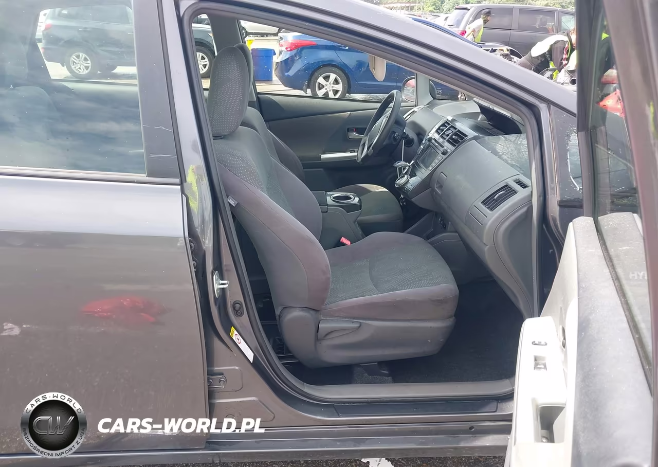 2013 Toyota Prius V Two VIN:JTDZN3EU5D3290083 - 5