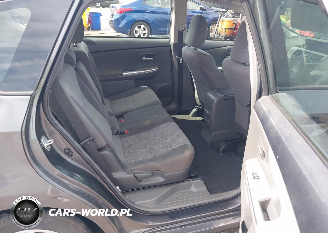 2013 Toyota Prius V Two VIN:JTDZN3EU5D3290083 - 8