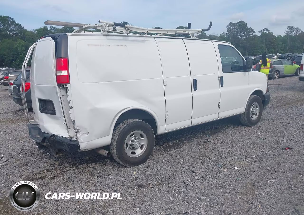 2018 Chevrolet Express 2500 Work Van VIN:1GCWGAFPXJ1332460 - 4