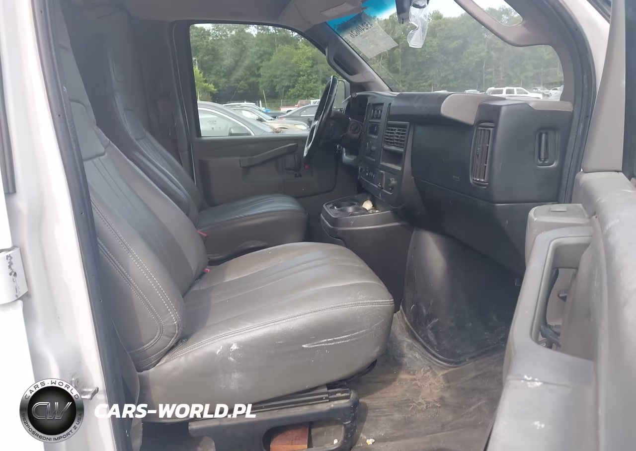 2018 Chevrolet Express 2500 Work Van VIN:1GCWGAFPXJ1332460 - 5