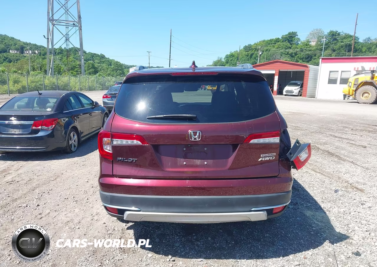 2019 Honda Pilot Touring VIN:5FNYF6H63KB090388 - 17