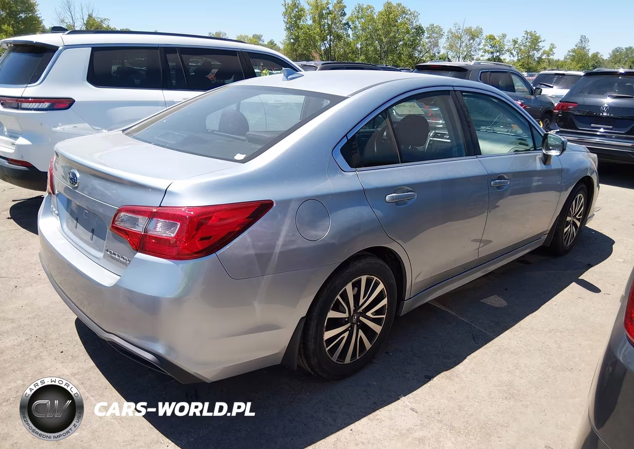 2018 Subaru Legacy 2.5I Premium VIN:4S3BNAC62J3003904 - 4