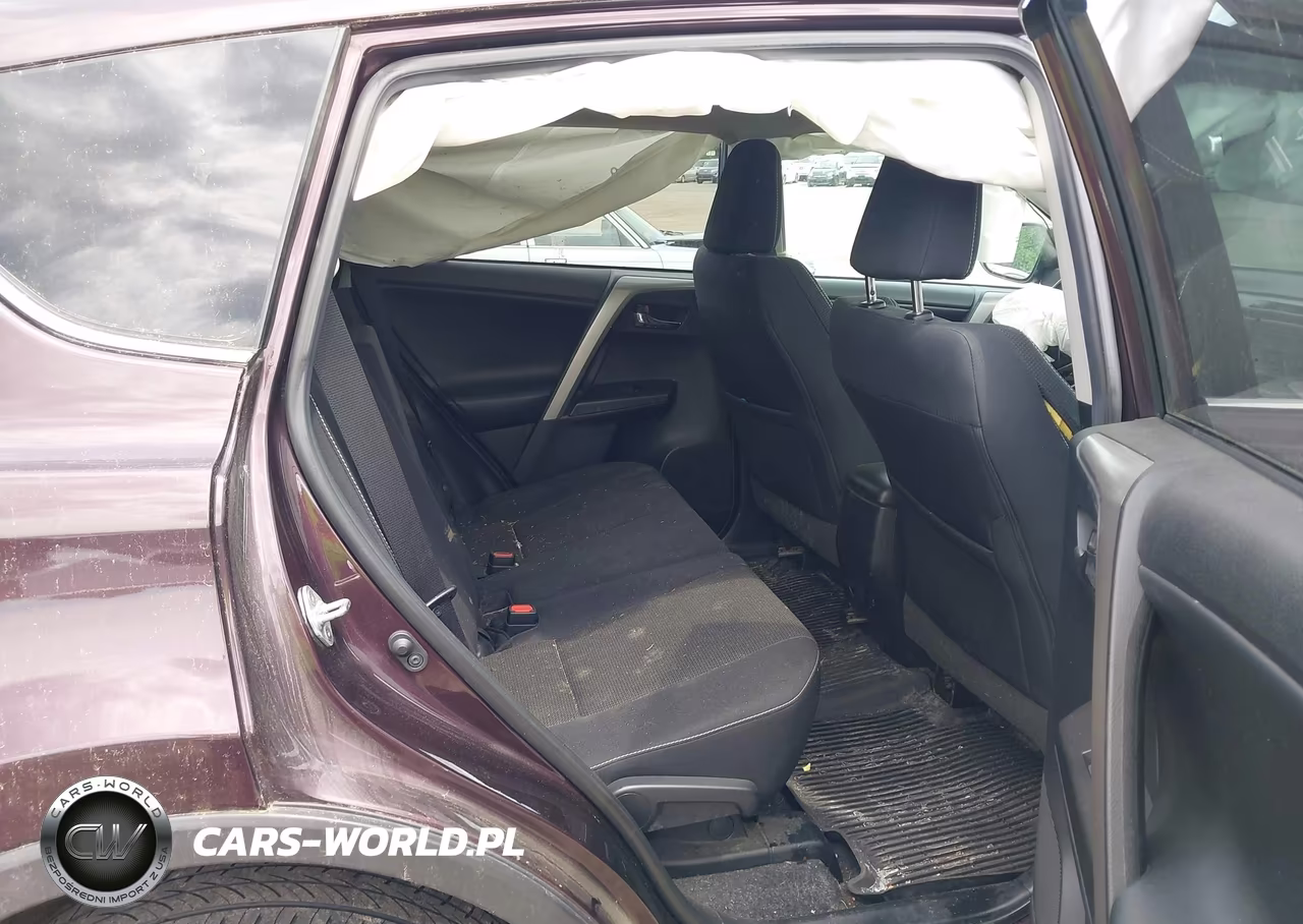 2018 Toyota Rav4 Xle VIN:2T3RFREV3JW733607 - 8