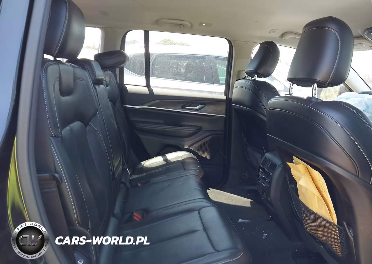 2023 Jeep Grand Cherokee Limited 4X4 VIN:1C4RJHBG6PC520516 - 8