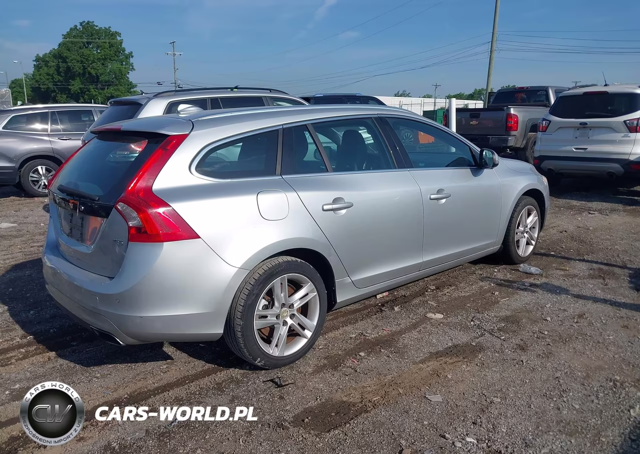 2015 Volvo V60 T5 Premier VIN:YV140MEK9F1261742 - 4