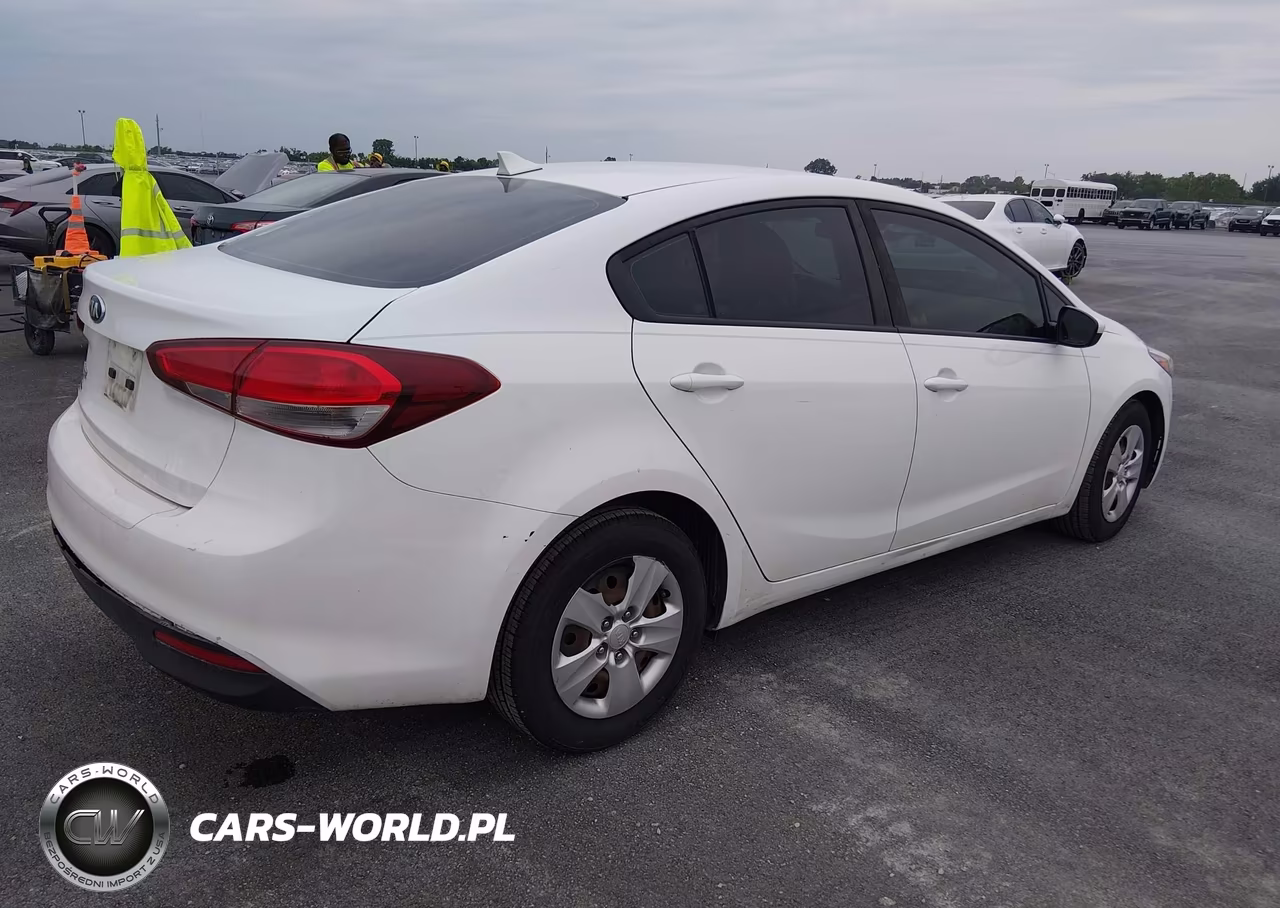 2017 Kia Forte Lx VIN:3KPFK4A7XHE097279 - 4