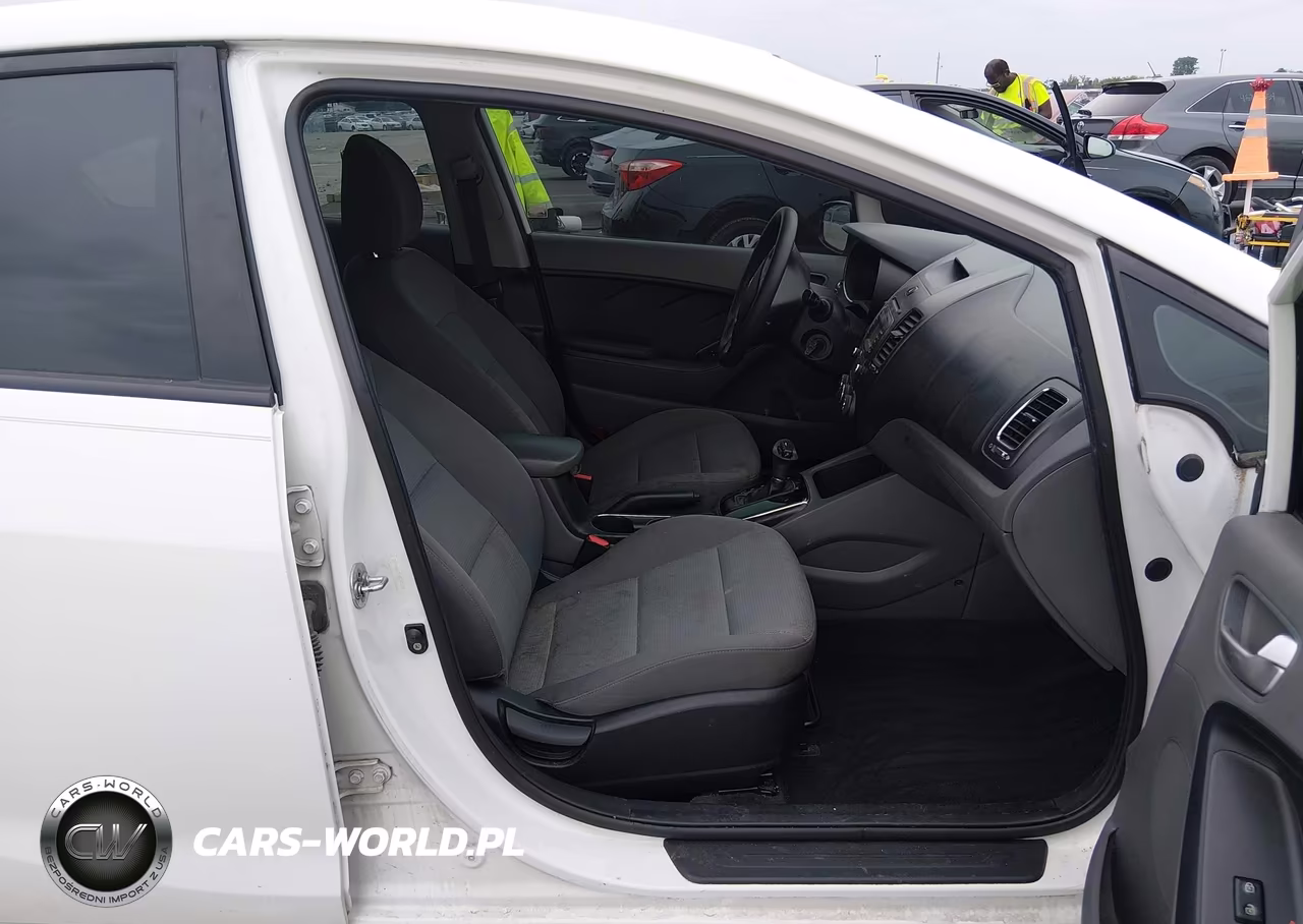 2017 Kia Forte Lx VIN:3KPFK4A7XHE097279 - 5