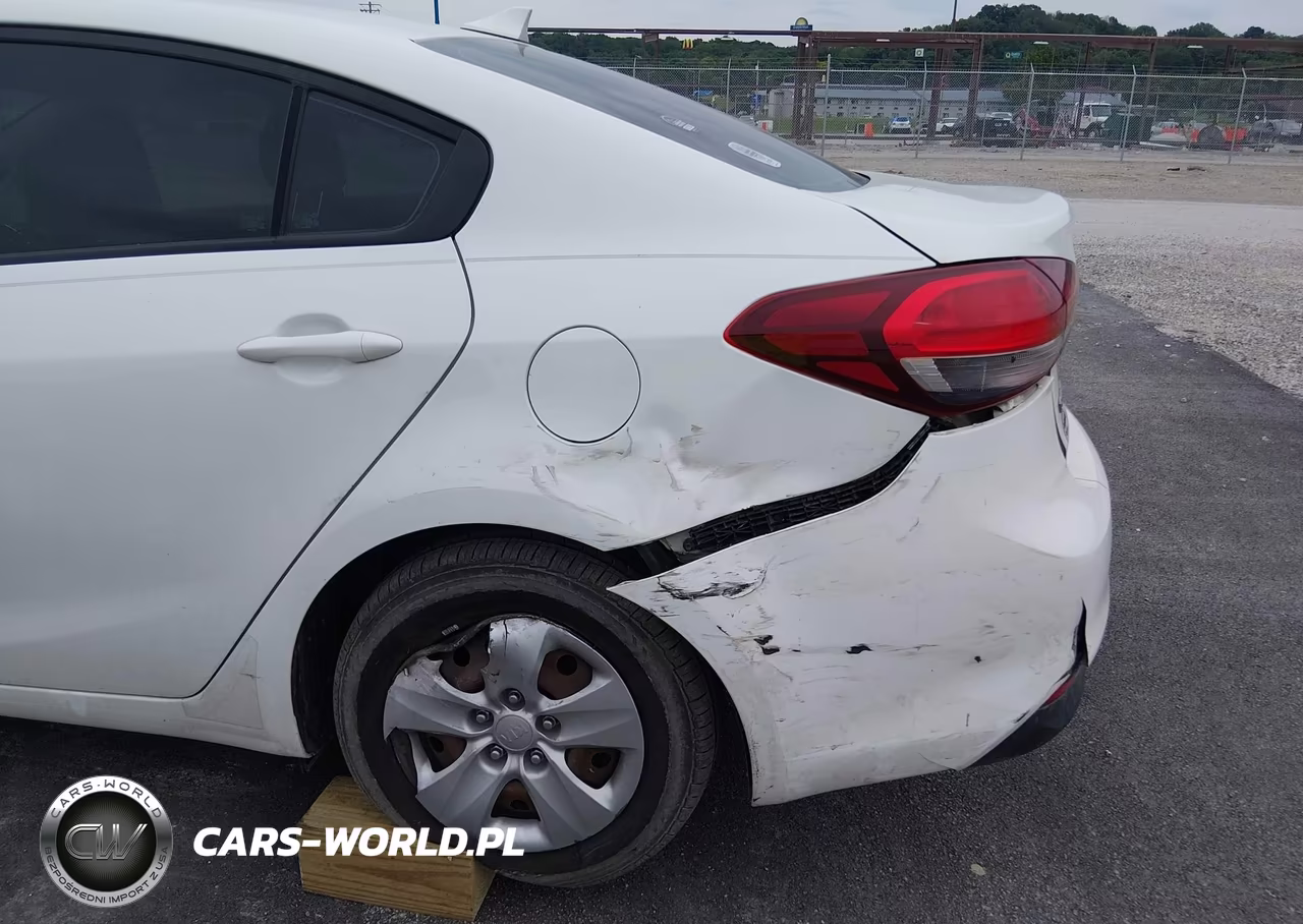 2017 Kia Forte Lx VIN:3KPFK4A7XHE097279 - 6