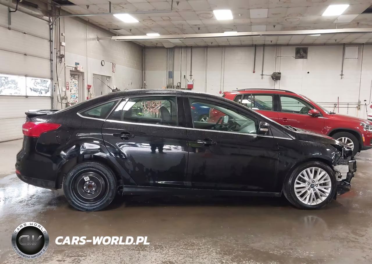 2018 Ford Focus Titanium VIN:1FADP3J20JL232022 - 14