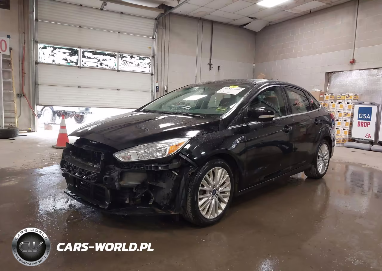2018 Ford Focus Titanium VIN:1FADP3J20JL232022 - 2