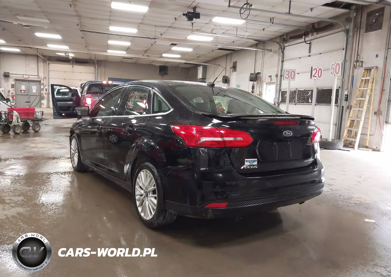 2018 Ford Focus Titanium VIN:1FADP3J20JL232022 - 3