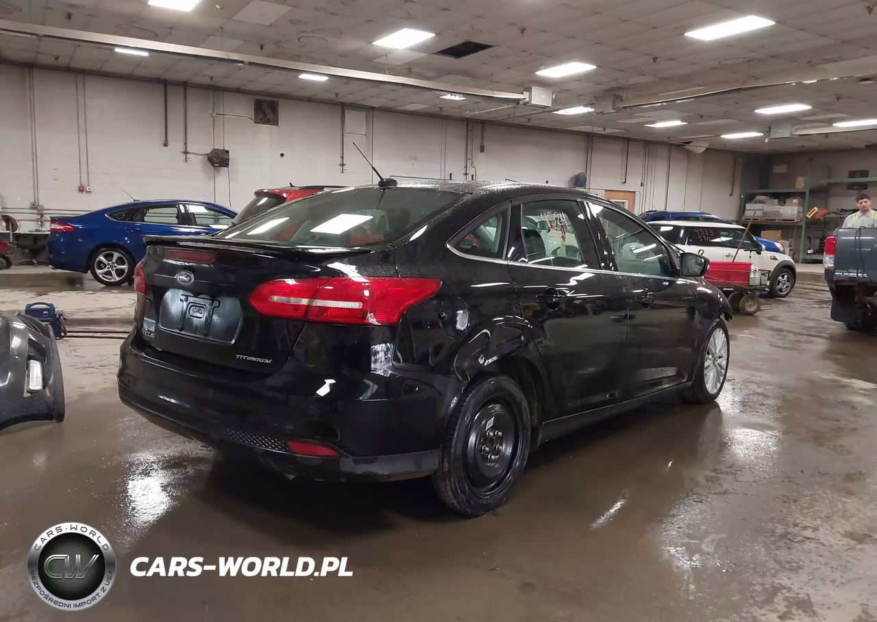 2018 Ford Focus Titanium VIN:1FADP3J20JL232022 - 4