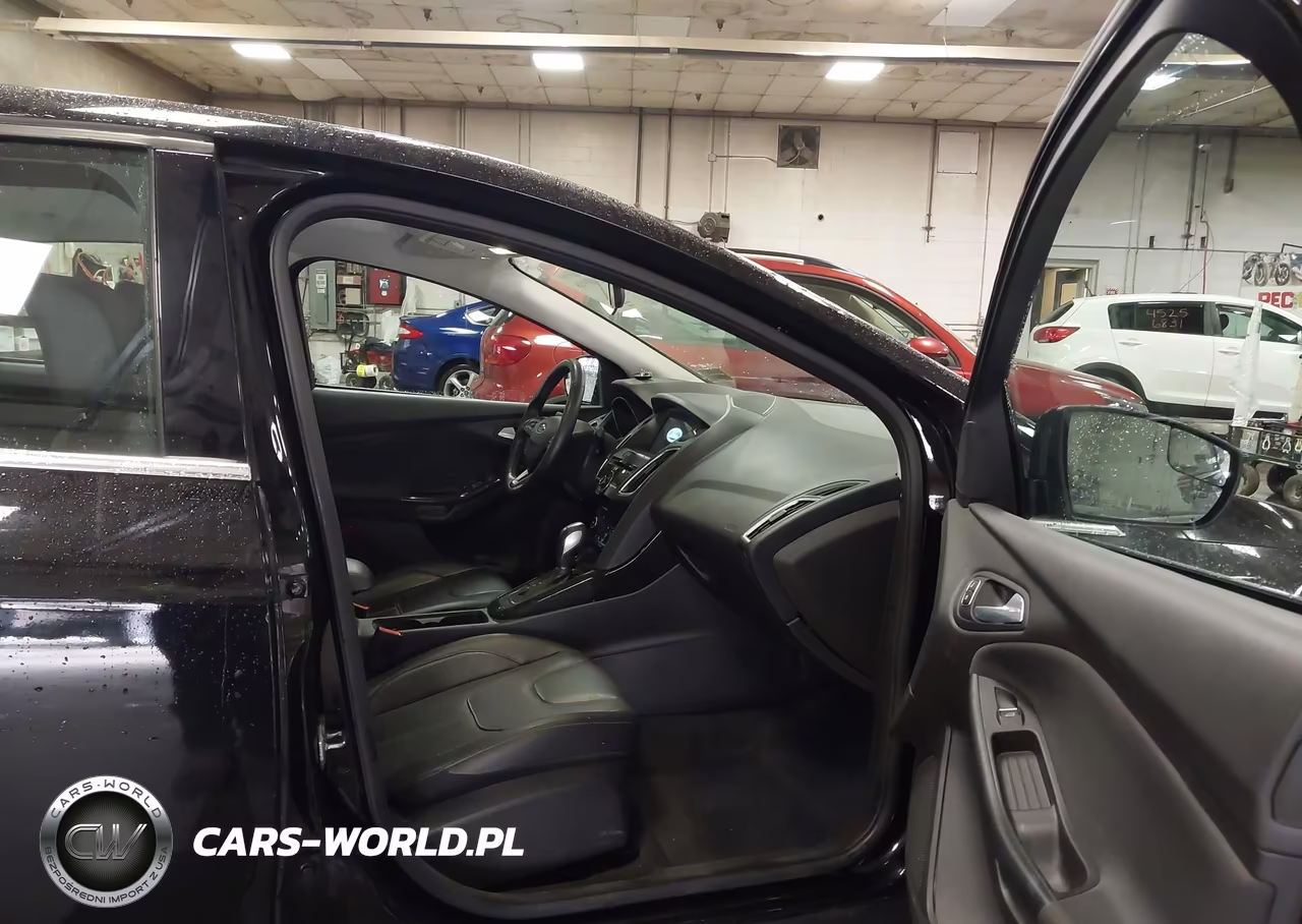 2018 Ford Focus Titanium VIN:1FADP3J20JL232022 - 5