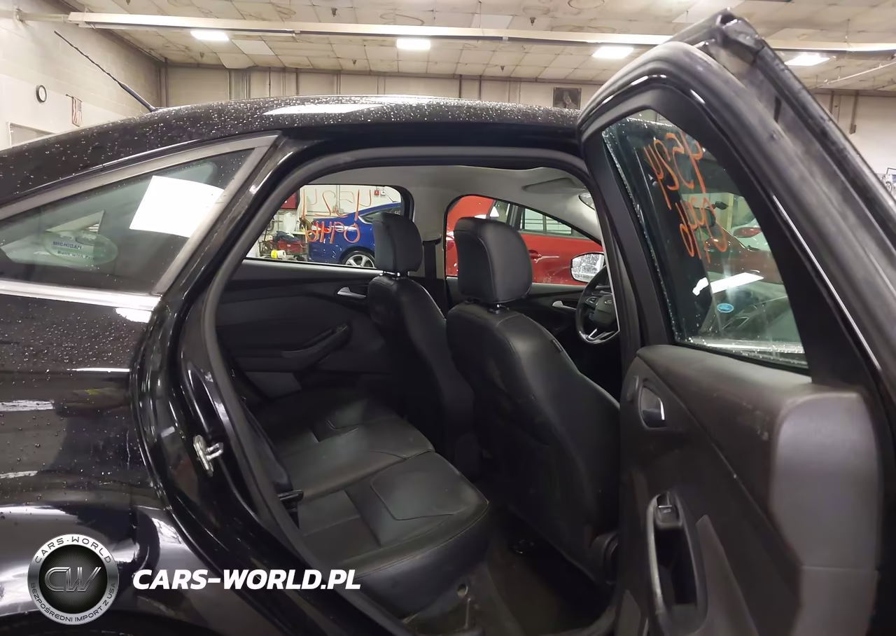 2018 Ford Focus Titanium VIN:1FADP3J20JL232022 - 8