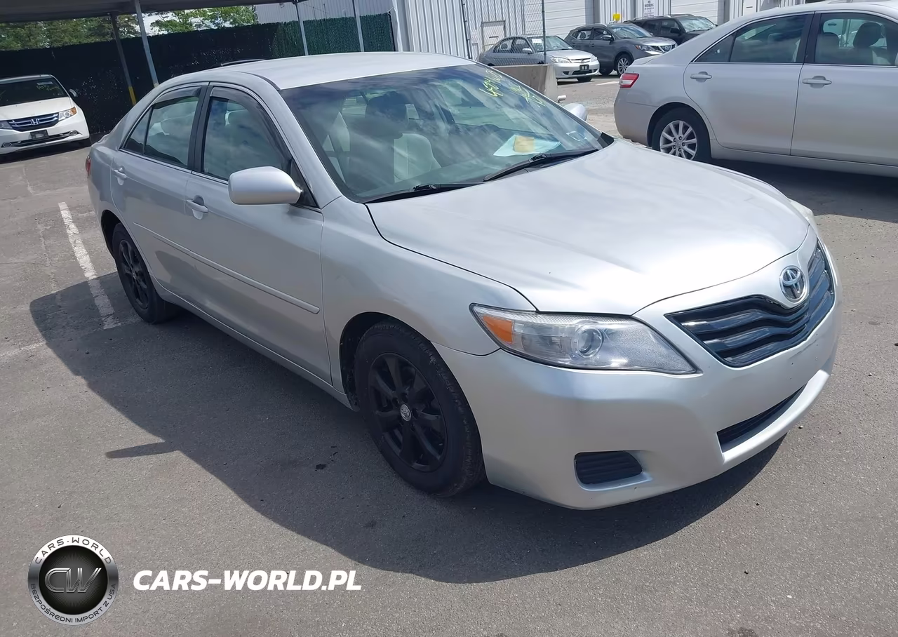 2011 Toyota Camry Le – zdjęcie 1 z 12